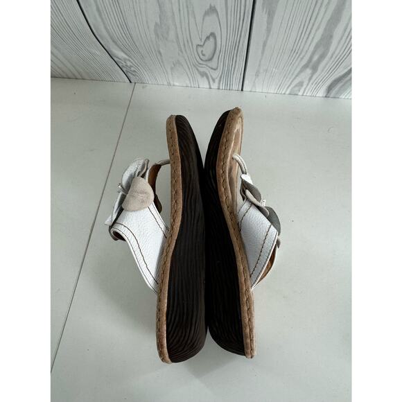 Clarks Artisan White Leather Floral Wedge Thong Sandals Women's 7M - Picture 7 of 9